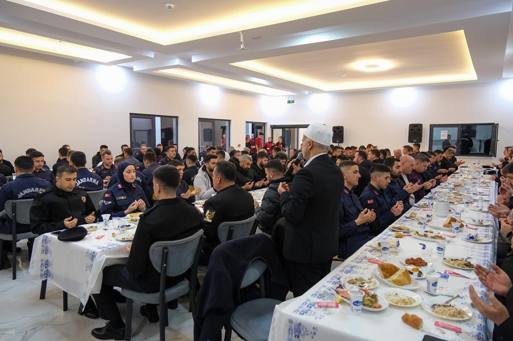 Valimiz Sayın Mehmet Fatih ÇİÇEKLİ Jandarma Personeliyle İftarda Bir Araya Geldi