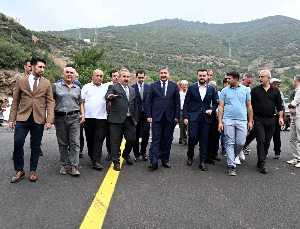 Vali Yılmaz, Bahçe İlçemizin Gökmustafalı Köyünde Yapımı Tamamlanan Yol Çalışmalarında İncelemelerde Bulundu