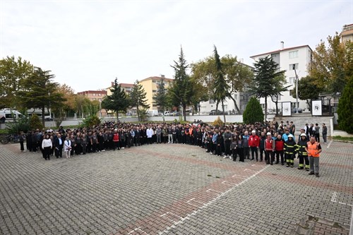Vali Turan, Kırklareli Anadolu Lisesi’nde gerçekleştirilen tahliye tatbikatına katıldı…