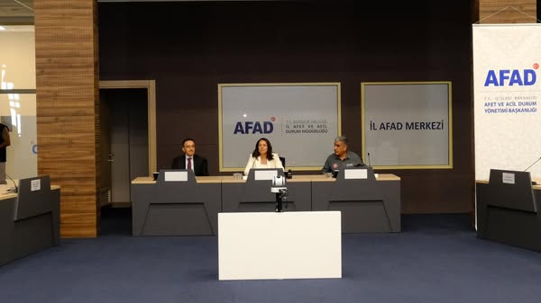 SAYIN VALİMİZ TÜLAY BAYDAR BİLGİHAN MERKEZ MAHALLE MUHTARLARINA YÖNELİK TÜRKİYE AFET MÜDAHALE PLANI (TAMP) BİLGİLENDİRME EĞİTİMİ TOPLANTISINA KATILDI.