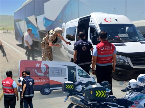 Bakanımız Sayın Ali Yerlikaya: ''Ülke Genelinde Düzensiz Göçe Yönelik Düzenlenen Denetimlerde 446 Göçmen Kaçakçılığı Organizatörü Yakalandı''