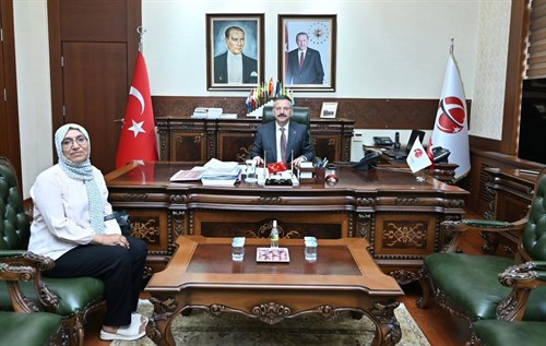 Güneydoğu Gazisi merhum İmdat Özkan'ın eşi Serpil Özkan Valimiz Sayın Hüseyin Aksoy'u ziyaret etti.