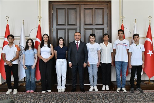Vali Soytürk LGS Türkiye Birincilerini İlimizde Ağırladı
