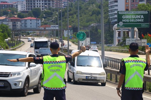 Giresun'da Artan Trafik Yoğunluğu İçin Jandarmadan Hayati Uyarılar