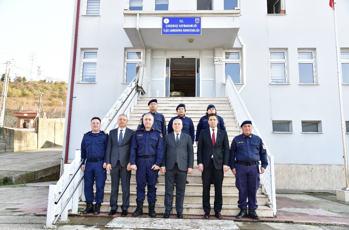 Vali Yıldırım'dan Çarşıbaşı İlçe Jandarma Komutanlığına Ziyaret