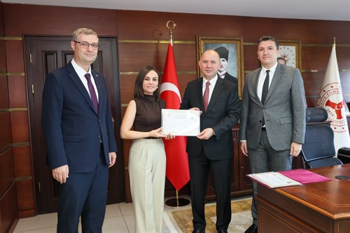 Halk Sağlığı Haftası’nda Başarılı Sağlık Çalışanları Ödüllendirildi