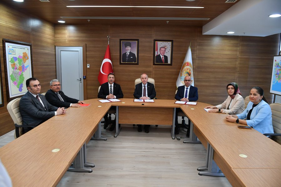 “Evlenecek Gençlerin Desteklenmesi İndirim Anlaşması İmza Protokolü” Valimiz Ömer Faruk Coşkun Başkanlığında Gerçekleştirildi