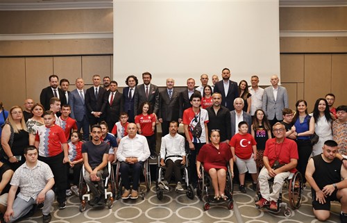 Vali Köşger “Sessiz Devrim Paralimpik Yolculuk” İsimli Konferansa Katıldı