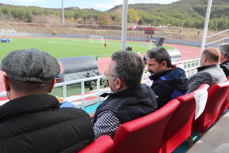 Valimiz Sayın Hüseyin Aksoy, ESOGÜ Stadyumu'nda Eskişehir Anadolu Spor Faaliyetleri Maçını Takip Etti