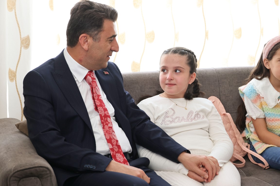 VALİ AYGÖL’DEN 23 NİSAN KAPSAMINDA ANLAMLI ZİYARET
