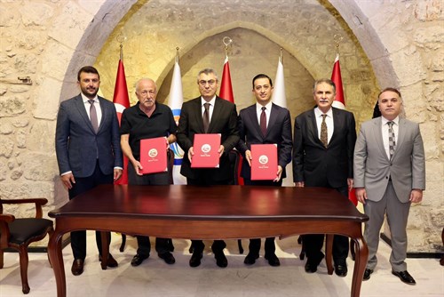 VALİMİZ SAYIN ATİLLA TOROS’UN HİMAYESİNDE, “ANAMUR RÜŞTÜ KAZIM YÜCELEN 112 ACİL SAĞLIK HİZMETLERİ İSTASYONU” YAPIMINA İLİŞKİN PROTOKOL İMZALANDI