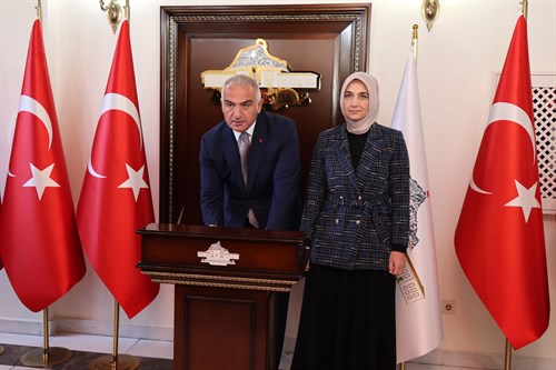 Kültür ve Turizm Bakanı Mehmet Nuri Ersoy, Vali Doç. Dr. Kübra Güran Yiğitbaşı’nı Makamında Ziyaret Etti