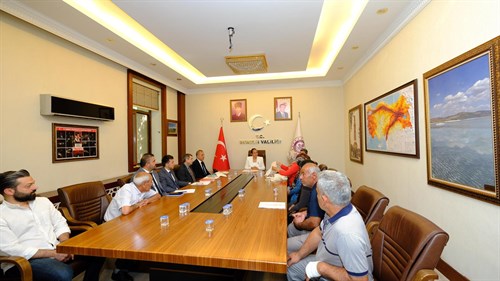 VALİ TÜLAY BAYDAR BİLGİHAN, HALK GÜNÜ TOPLANTISI’NDA VATANDAŞLARI DİNLEDİ