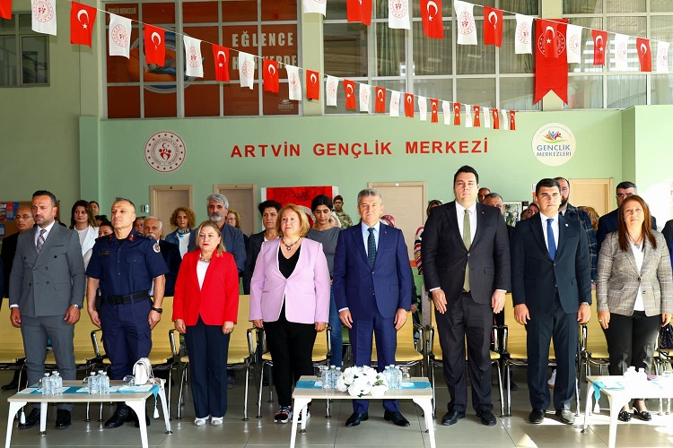 Valimiz Sayın Dr. Turan Ergün ve Eşi Hülya Ergün Hanımefendi, “Kültürel Motiflerin Dijital Dönüşümü” Sergisine Katıldı