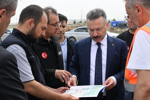 Valimiz Sayın Hüseyin Aksoy, yapımı süren İl AFAD hizmet binasının inşaat alanını ziyaret ederek çalışmalar hakkında yetkililerden bilgi aldı.