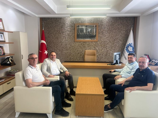Kaymakamımız Remzi DEMİR, ilçemizin ekonomik gelişiminde önemli bir rol üstlenen Erbaa Ticaret ve Sanayi Odası Başkanlığını ziyaret etti.