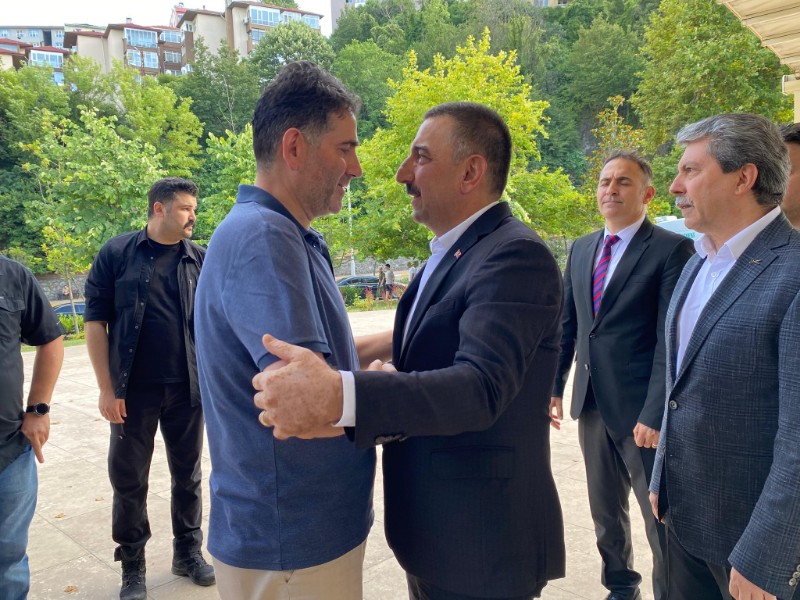 Vali Osman Hacıbektaşoğlu, İzzet Acar'ın Cenaze Törenine Katıldı