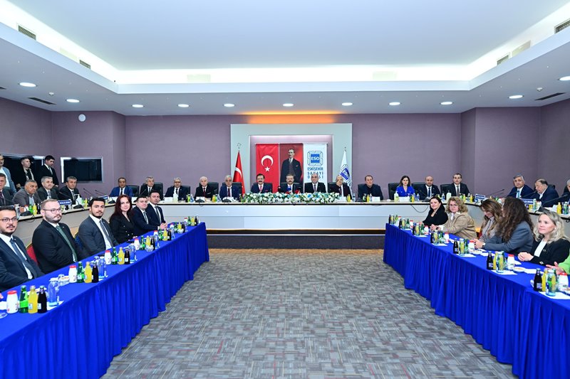 Valimiz Sayın Hüseyin Aksoy, TOBB Başkanı Rifat Hisarcıklıoğlu ile Eskişehir Sanayi Odası'nda düzenlenen Sanayicilerle İstişare Toplantısına katıldı