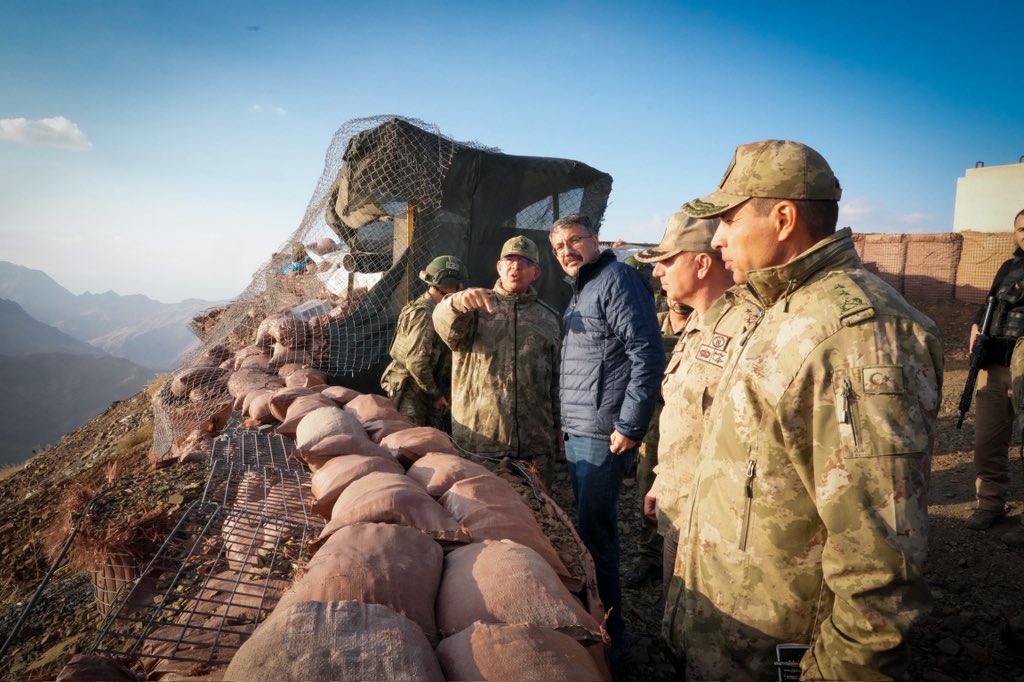 Vali Çelik, 2. Ordu Komutanı Zorlu Topaloğlu ile Sınırın Uç Noktasında Yer Alan Üs Bölgeleri’ne Ziyaret Gerçekleştirdiler