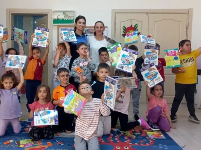Toplum Destekli Polislerden Miniklere Güvenlik Eğitiminde Sürpriz Hediyeler Verildi