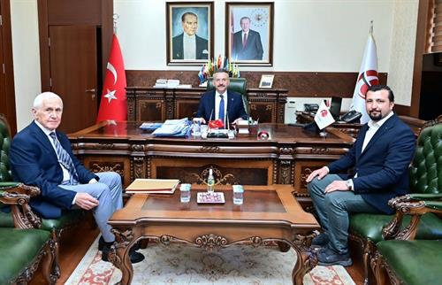 Lületaşı El Sanatları Derneği Bşk. ve Yunus Emre Kültür, Sanat ve Turizm Vakfı Yönetim Kurulu Bşk. V. Valimiz Sayın Hüseyin Aksoy'u ziyaret etti.
