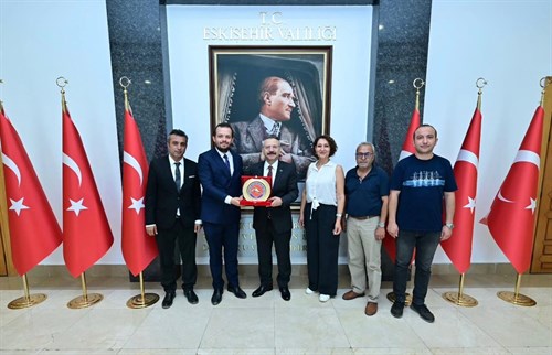 Valimiz Sayın Hüseyin Aksoy, Eskişehir Kırıkkaleliler Derneği Başkanı Av. Serkan İleli ve Yönetim Kurulu Üyelerini makamında kabul etti.