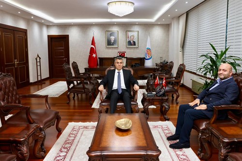 VALİMİZ SAYIN ATİLLA TOROS, KIZILAY HAFTASI VESİLESİYLE ZİYARETİNE GELEN KIZILAY MERSİN İL MERKEZİ BAŞKANI LÜTFİ PARILTI İLE GÖRÜŞTÜ