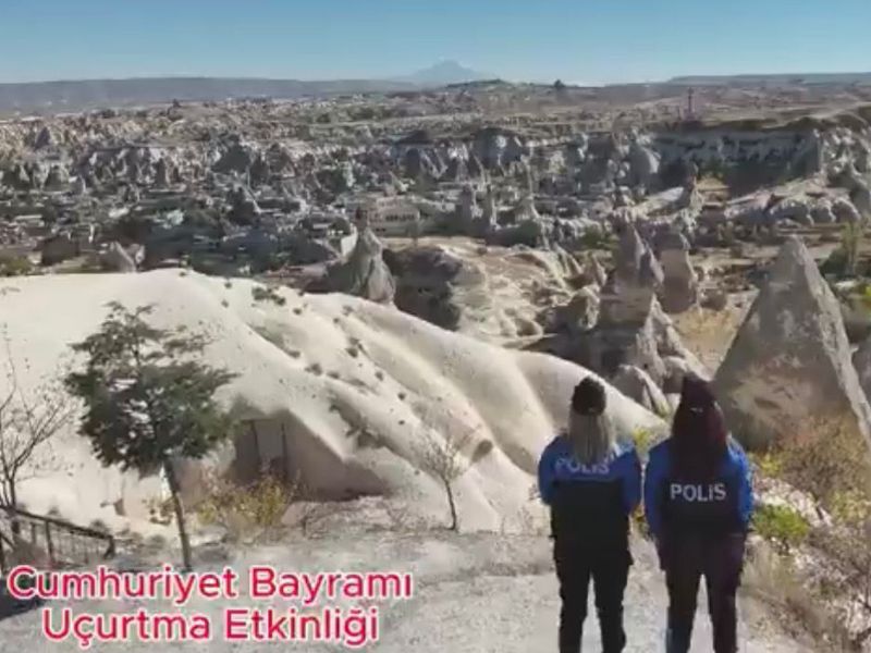 Nevşehir Toplum Destekli Polis Ekiplerince 29 Ekim Cumhuriyet Bayramı Kutlamaları Kapsamında Uçurtma Etkinliği Gerçekleştirildi