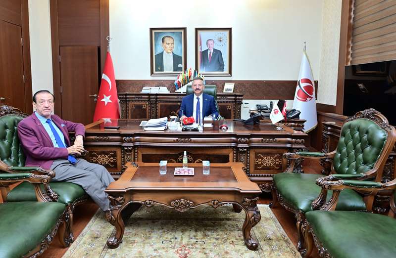 Yozgat Bozok Üniversitesi Hukuk Fakültesi Dekanı Avukat Prof. Dr. Hasan İşgüzar Valimiz Sayın Hüseyin Aksoy’u ziyaret etti.