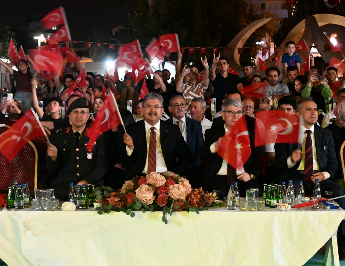 15 Temmuz Demokrasi ve Milli Birlik Günü’nde Vatandaşlarımız Devlet Bahçeli Meydanını Doldurdu