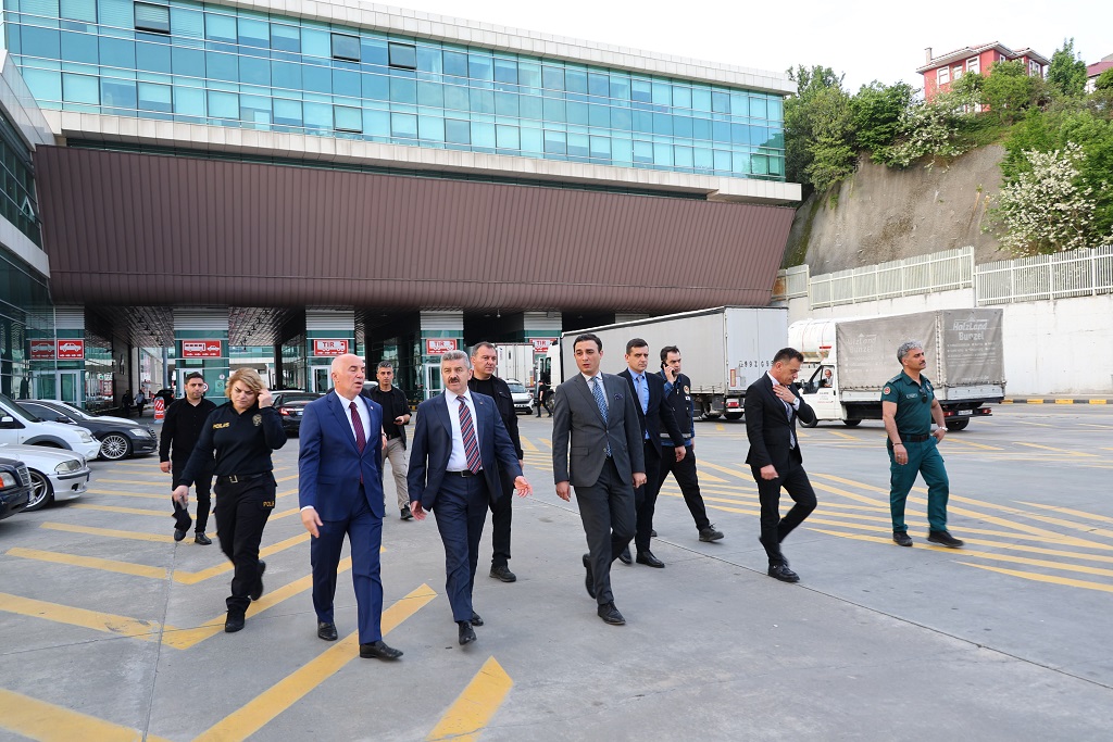 Valimiz Dr. Turan Ergün, Batum Programının Ardından Sarp Sınır Kapısı’nda İncelemelerde Bulundu