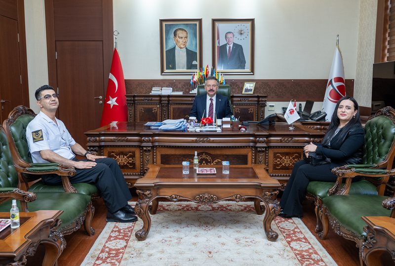 Bursa Bölge Adliye Mahkemesi Üyesi Hakim Zeynep Esra Kunduracı Güngör Valimiz Sayın Hüseyin Aksoy'u ziyaret etti.