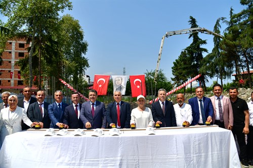Yomra Vakfı Anadolu Lisesi’nin Temeli Vali Aziz Yıldırım’ın Katılımıyla Atıldı