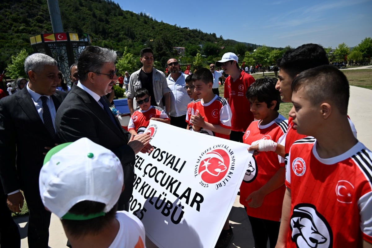 Vali Yılmaz, 10-16 Mayıs Engelliler Haftası Dolayısıyla Düzenlenen Programda Engelli Kardeşlerimizle Bir Araya Geldi