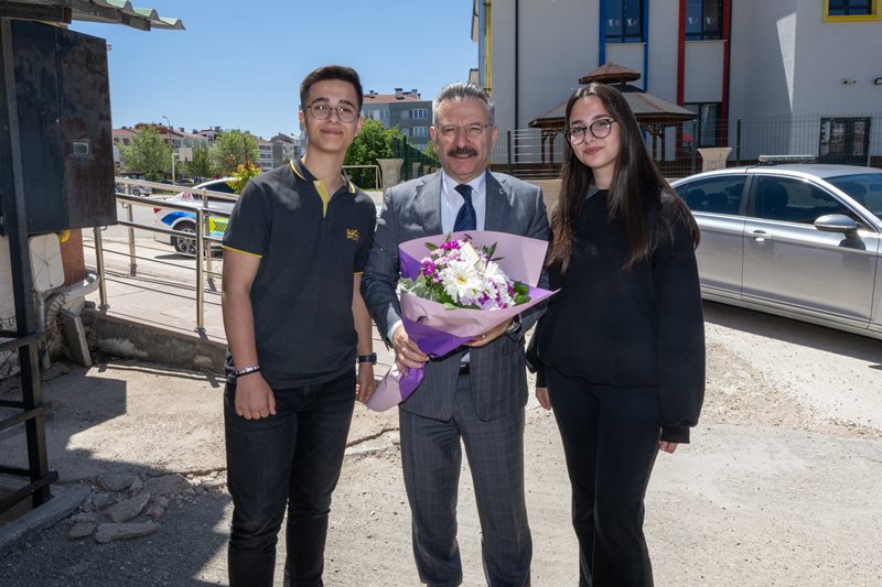 Valimiz Sayın Hüseyin Aksoy, Lise Öğrencilerine Yönelik İlk Yardım Farkındalık Eğitimi Projesi Kapanış Törenine Katıldı