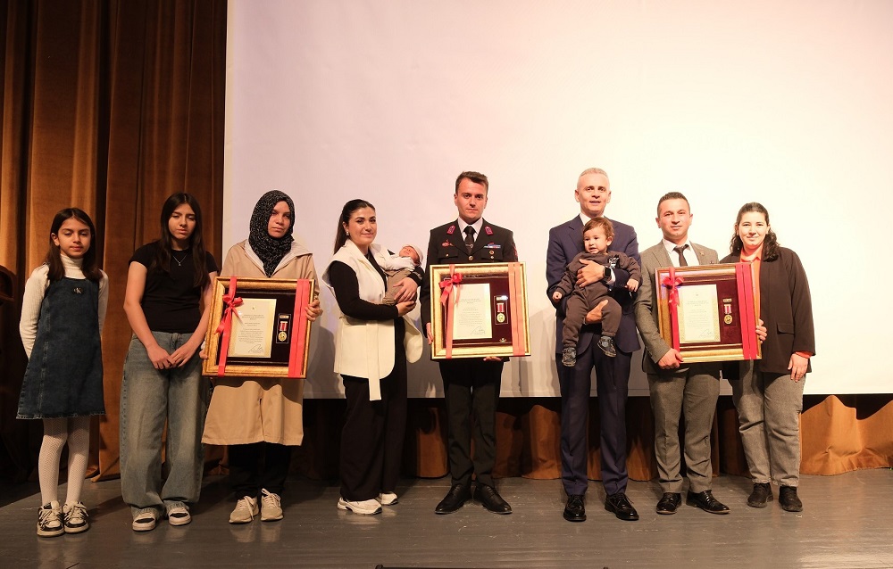 Şehit Ailesi ve Gazilerimize Devlet Övünç Madalyası ve Beratları Tevcih Edildi