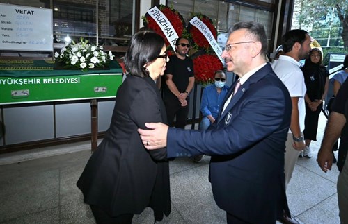 Valimiz Sayın Hüseyin Aksoy, Eskişehir Milletvekili Jale Nur Süllü'nün vefat eden ağabeyi Bora Gülen'in cenaze namazına katıldı.