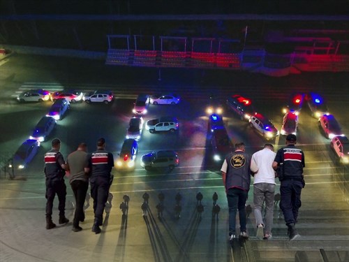 İçişleri Bakanımız Sayın Ali Yerlikaya; 29 İlde FETÖ’ye Yönelik Jandarmamız Tarafından Son 10 Gündür Devam Eden Operasyonlarda 49 Şüpheliyi Yakaladık