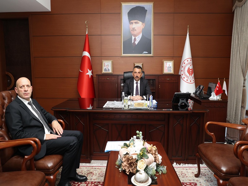 Vali Osman Hacıbektaşoğlu, Çaycuma Sera Organize Sanayi Bölgesi Müdürü Özgür Okur’u Kabul Etti