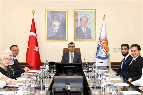 VALİMİZ SAYIN ATİLLA TOROS, SURİYELİ SİVİL TOPLUM KURULUŞLARI VE KANAAT ÖNDERLERİYLE TOPLANTI GERÇEKLEŞTİRDİ