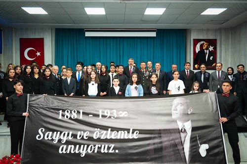 Vali Çelik, Halk Eğitim Merkezi’nde Düzenlenen 10 Kasım Ulu Önder Gazi Mustafa Kemal Atatürk’ü Anma Günü Programına Katıldı