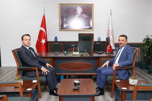 Vali Osman Hacıbektaşoğlu, Görevine Yeni Başlayan İl Mili Eğitim Müdürü Uygar Keskin’i Ziyaret Etti