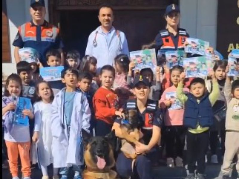 Tokat İl Jandarma Komutanlığı, Dünya Hayvanları Koruma Günü Kapsamında Çocuklara Eğitim Verdi