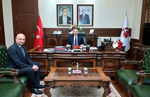 Toprak Mahsulleri Ofisi Başmüdürü Mehmet Murat Hasçuhadar, Valimiz Sayın Hüseyin Aksoy'u ziyaret etti.