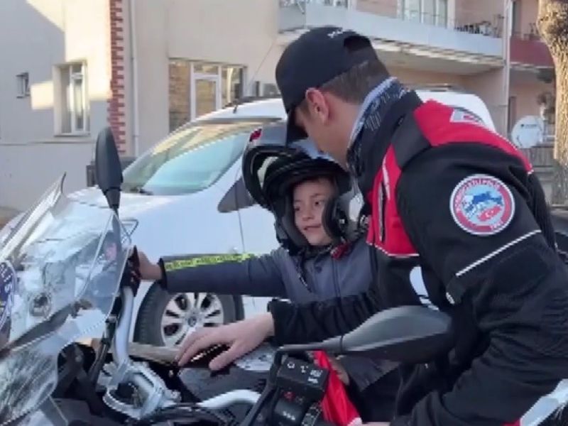 Erzincan'da 6 Yaşındaki Ahmet Asaf’ın Polislerle Buluşma Hayali Gerçek Oldu