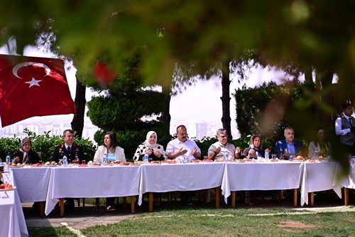 Valimiz Yakup Canbolat ve eşi Ayşegül Canbolat Hanımefendi, Türk Jandarma Teşkilatı'nın 186. Kuruluş Yıl Dönümü Kutlamalarına Katıldı