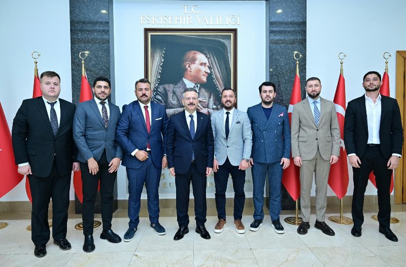 2 Eylül Spor Kulübü Başkanı Aykan Bayrak ve Yönetim Kurulu Üyeleri Valimiz Sayın Hüseyin Aksoy'u ziyaret etti.