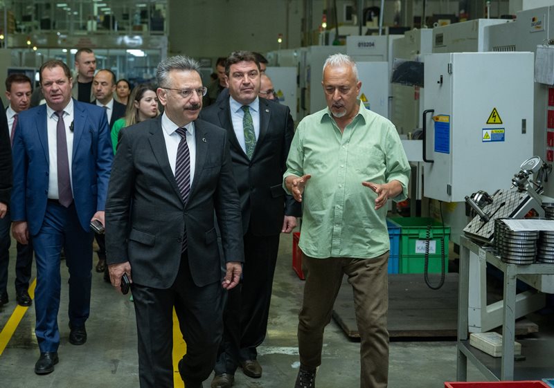Valimiz Sayın Hüseyin Aksoy,  Das Lager Teknoloji Üretim Tesislerini ziyaret ederek yapılan çalışmalar hakkında bilgi aldı.