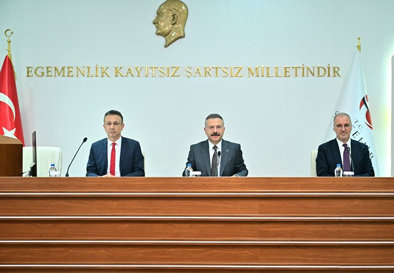 Kış Mevsimi Trafik Tedbirleri Toplantısı Valimiz Sayın Hüseyin Aksoy'un Başkanlığında Gerçekleştirildi.