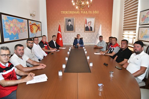 Vali Soytürk Yangından Etkilenen Mahalle Muhtarları ve Üreticiler İle Bir Araya Geldi